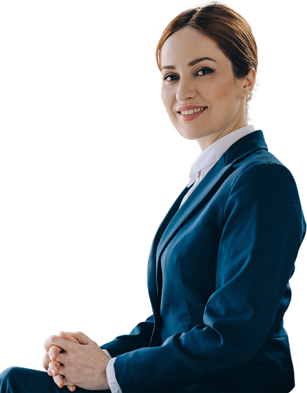 Mujer profesional sentada en entorno corporativo